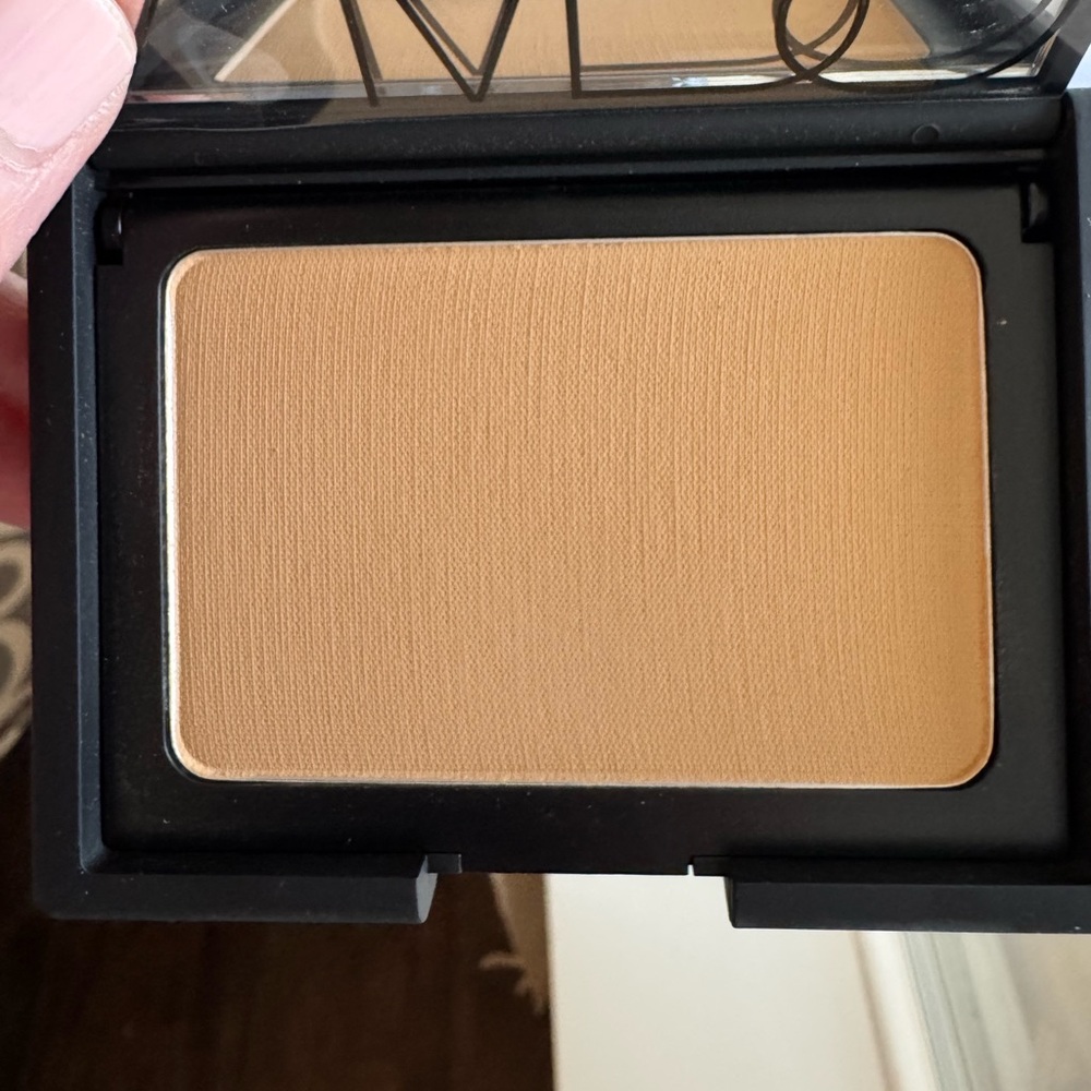 NARS Powder Foundation Medium 4 Laponie